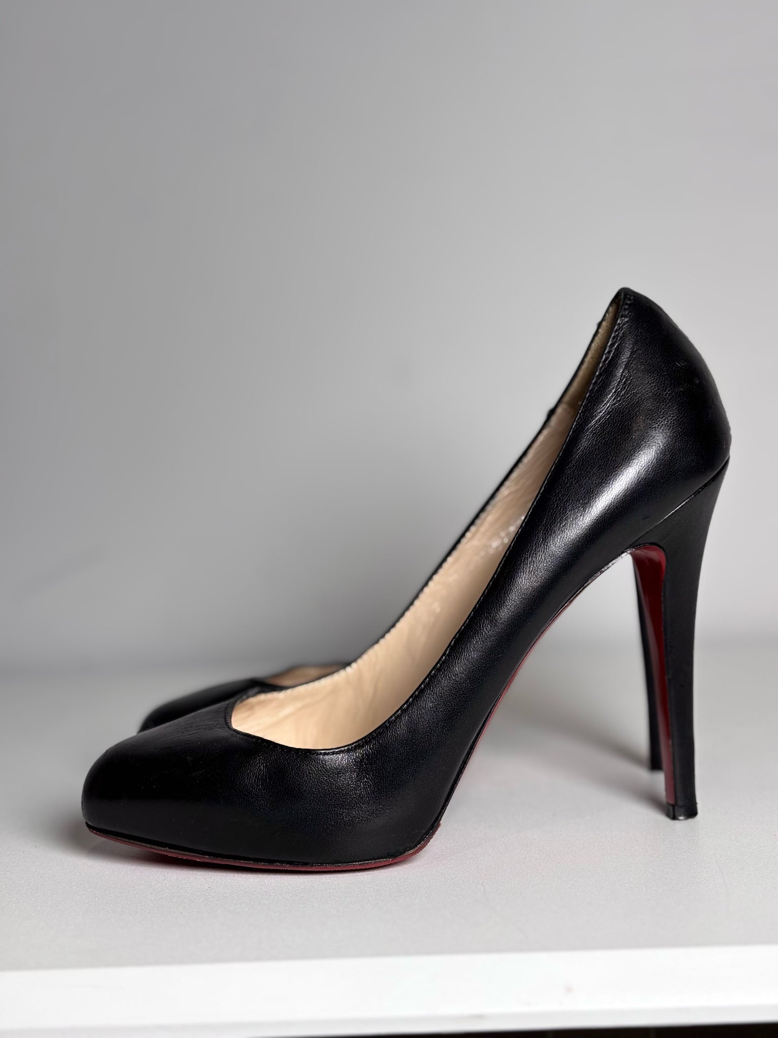 W Shoe Size 38 (8 US) Christian Louboutin Black Leather Stiletto