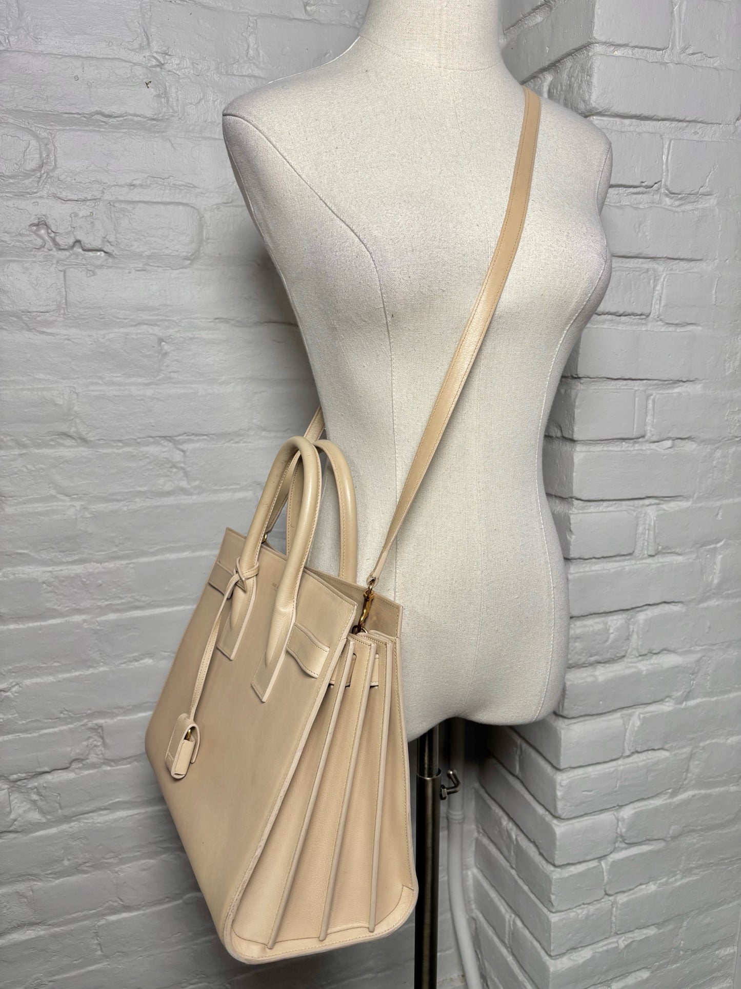 Leather "Sac De Jour" Saint Laurent Solid Cream Calfskin Medium Purse