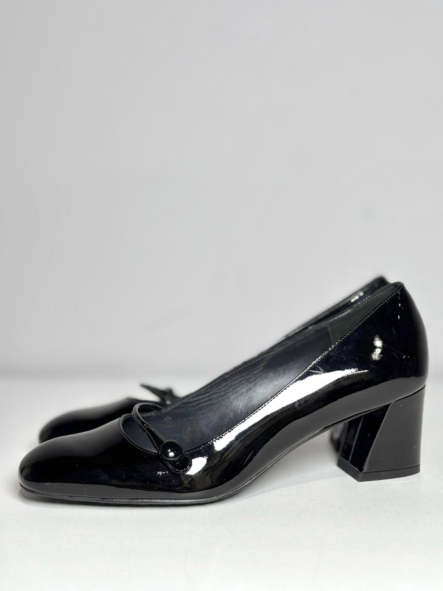 W Shoe Size 8.5N Stuart Weitzman Black Patent Leather Women's Pre-owned Pump
