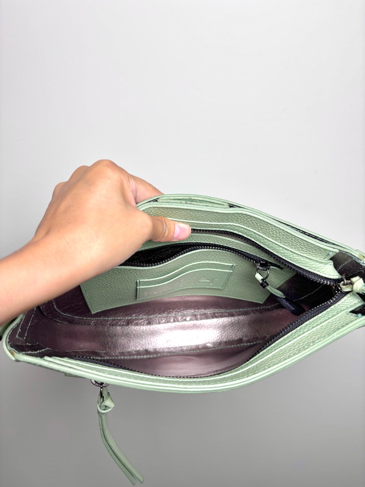 Botkier New York Solid Leather Pistachio Green Saddle Bag – VIDA