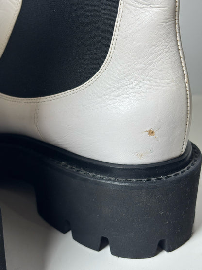 W Shoe Size 40 (10, US) Chanel White & Black Leather Calf Skin Boots
