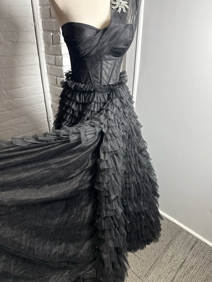 Women Size XS Milla Black Tulle Tiered One-Shoulder Gown