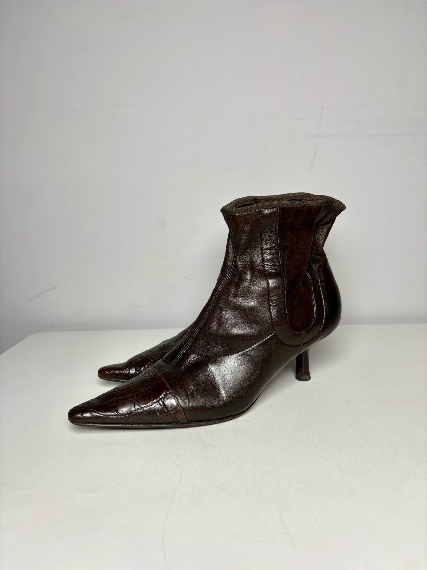 W Shoe Size 38.5 Chanel Interlocking Brown Leather Ankle Boots