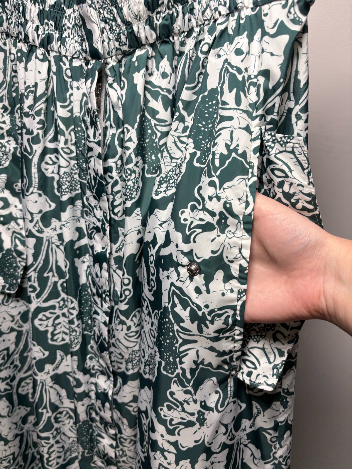 Women's Size L Tibi Green & White Batik Print Recycled Nylon Pre-Owned Full Skirt