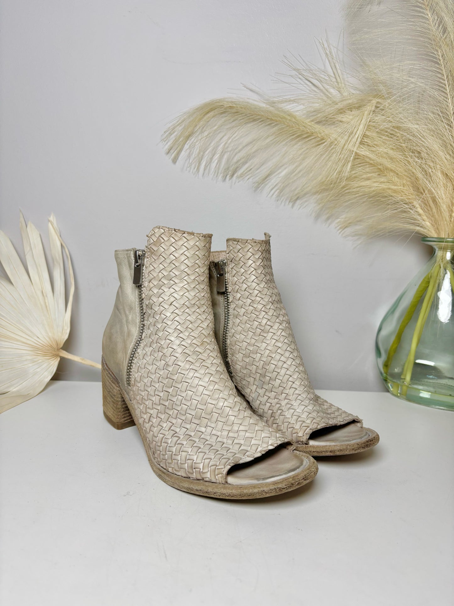 W Shoe Size 6 Officine Creative Bone Leather Cowhide Boots