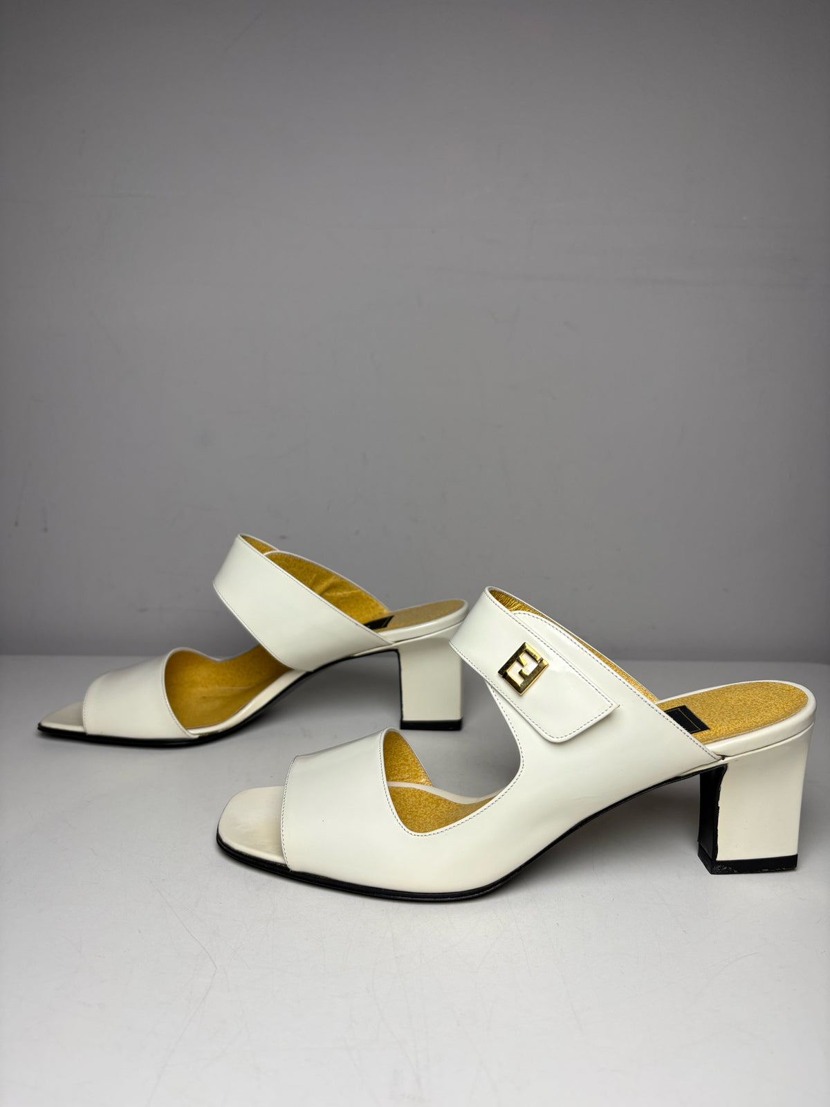 Women's Shoe Size 7.5 Fendi Off-White Patent Leather Vintage Rare Pre-Owned Heeled Sandals