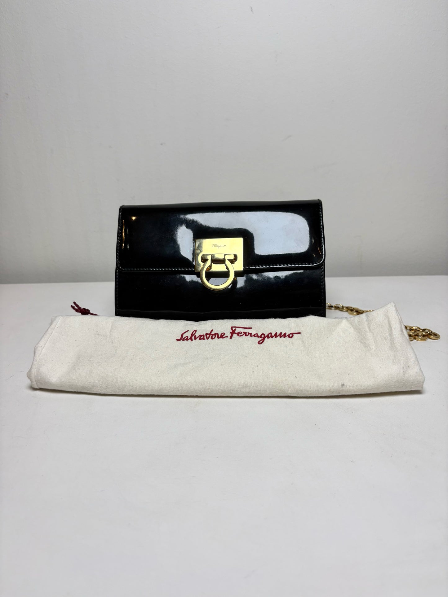 Women's Salvatore Ferragamo Solid Vintage Patent Leather Pre-owned Black Purse