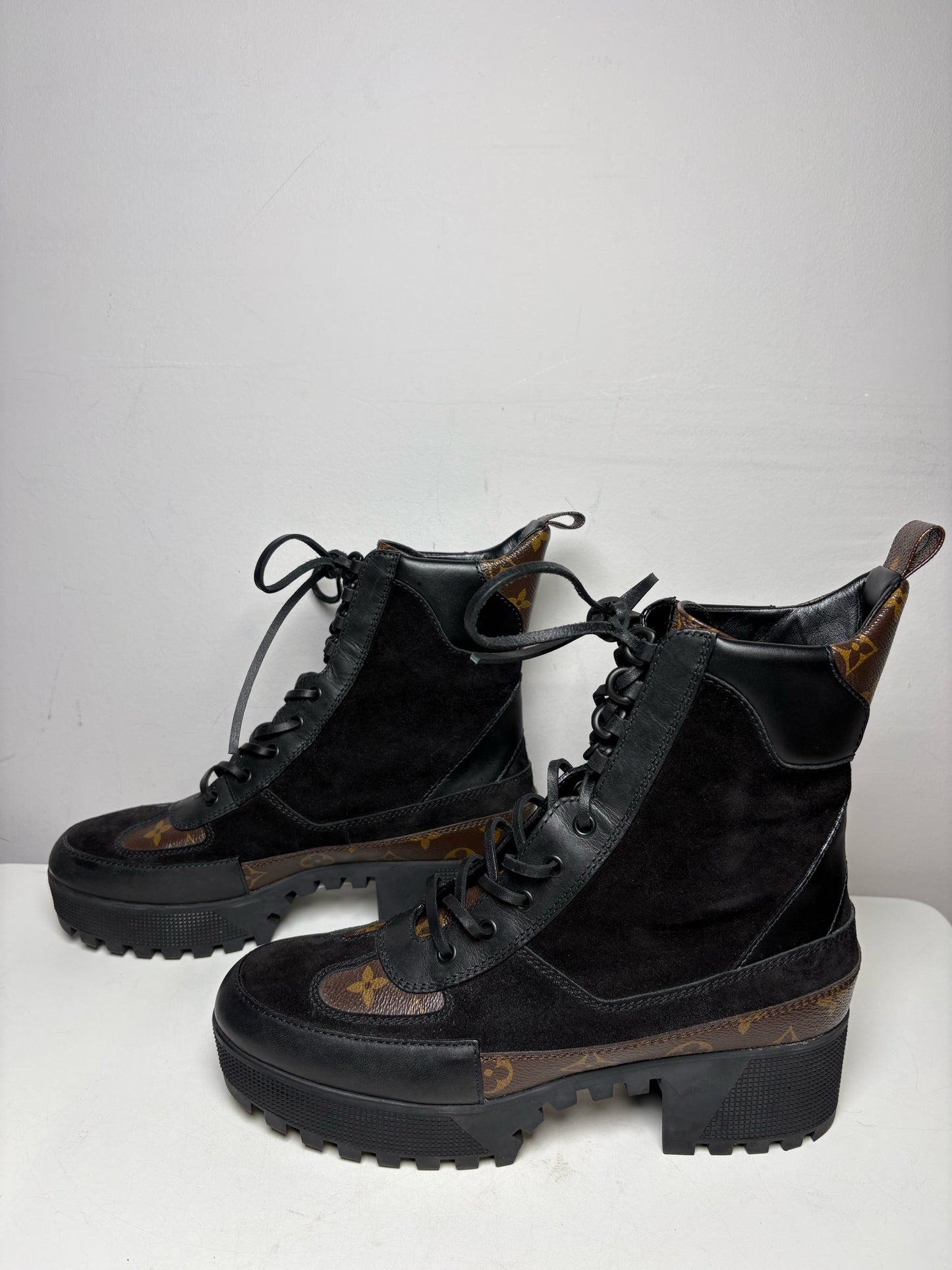 Women's Shoe Size 42 Authentic Louis Vuitton Laureate Black & Brown Leather Suede Pre-Owned Platform Desert Boots