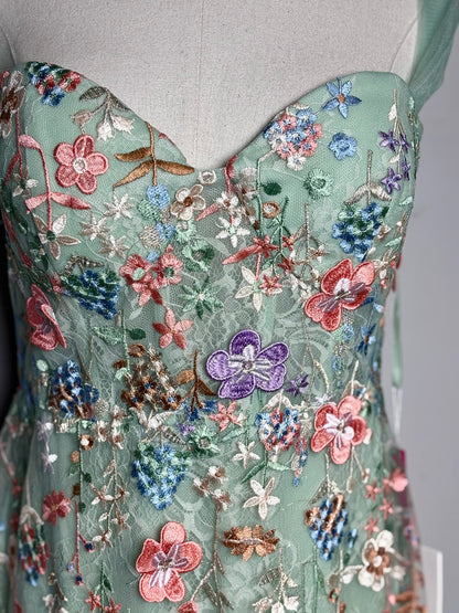 Women Size 8 MacDuggal Green Floral Women's NWT, Pre-owned Gown