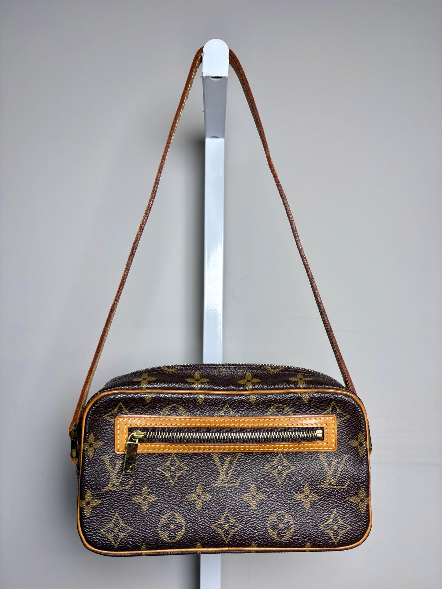Louis Vuitton Cite Pochette PM Monogram Vintage Pre-owned Bag