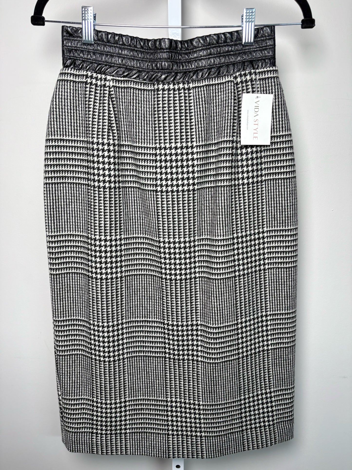Women Size 40 Jucca Black, White Houndstooth Skirt
