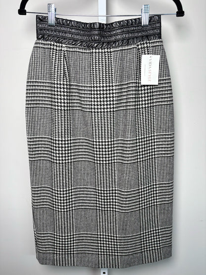 Women Size 40 Jucca Black, White Houndstooth Skirt