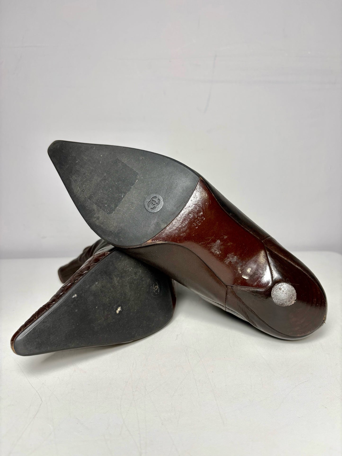 W Shoe Size 38.5 Chanel Interlocking Brown Leather Ankle Boots