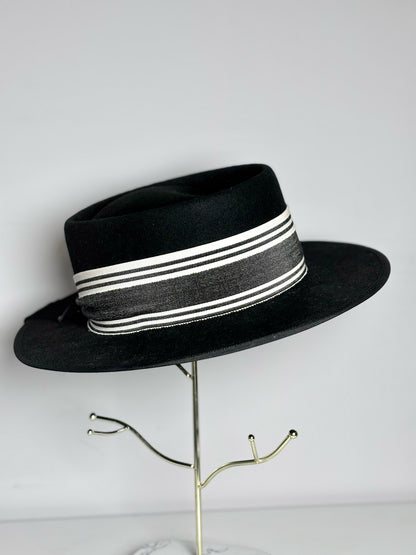 Chapeau d' O 100% Wool French Script Pour Les Femmes Rare, Vintage Pre-owned Black Hat