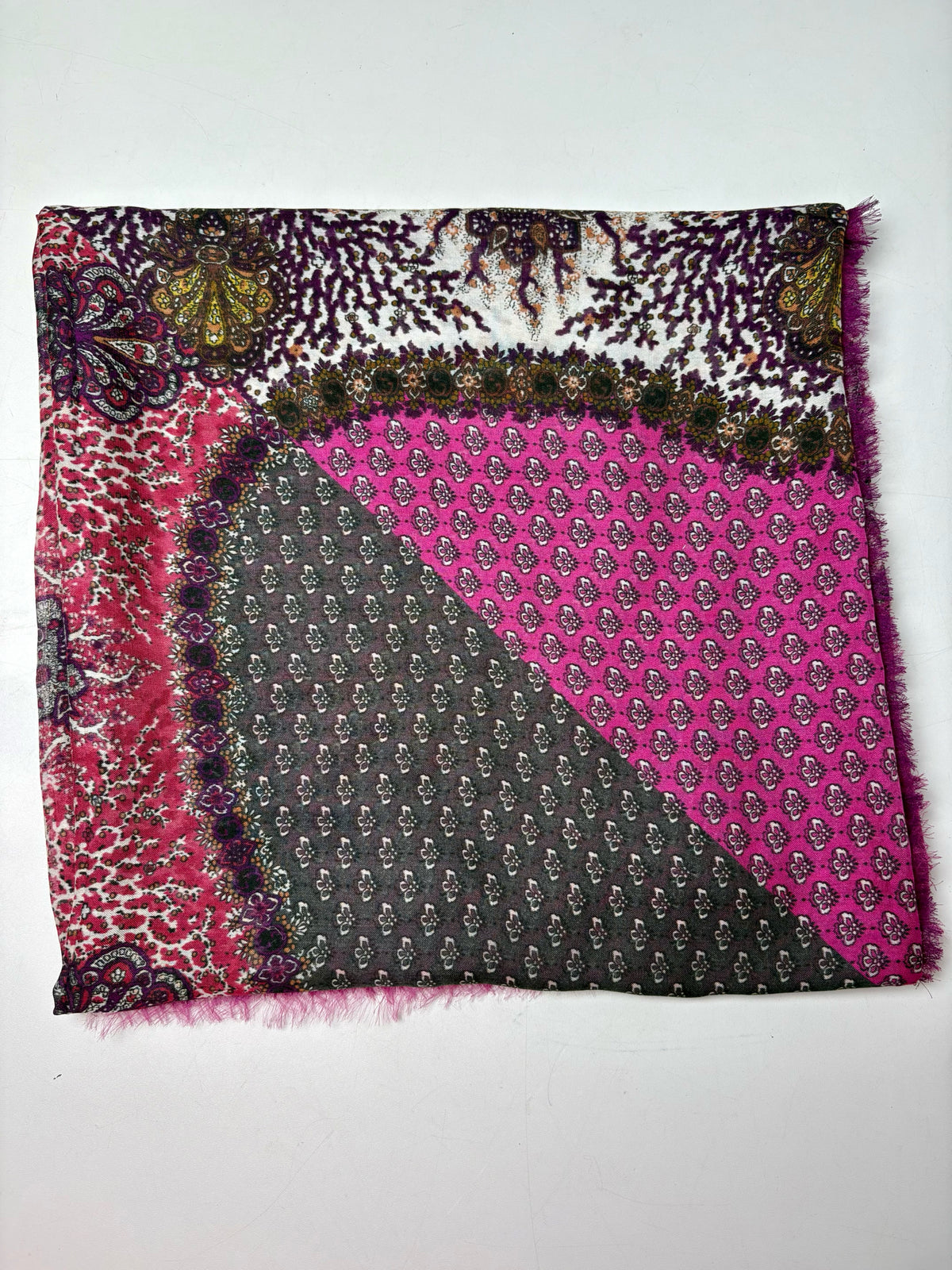 Women's Authentic Gucci Purple Multicolor Paisley Silk Blend NWT Pre-Owned Square Scarf
