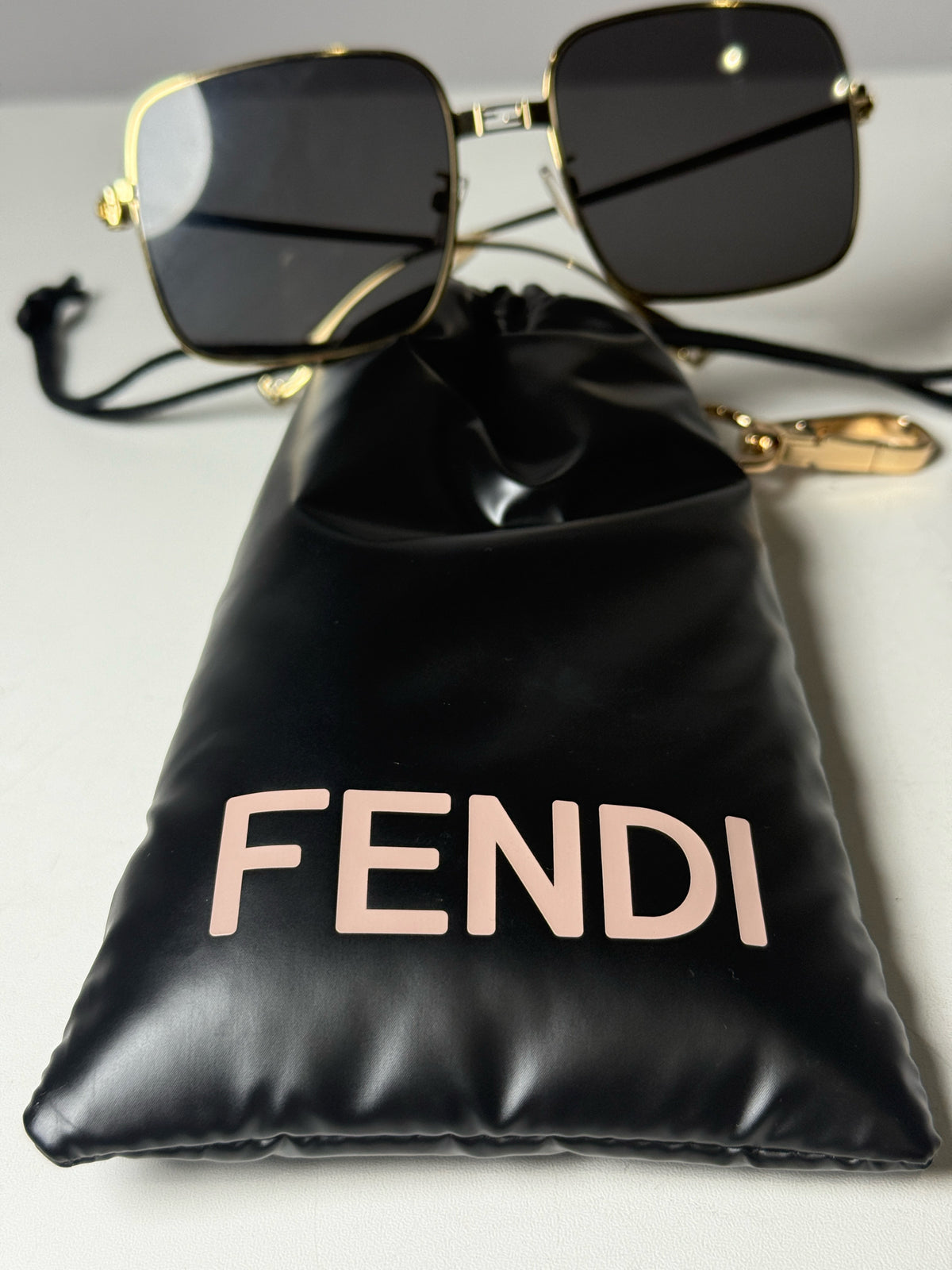 Fendi Baguette FE40123U Women's Pre-owned Gold Metal Rectangle Sunglasses