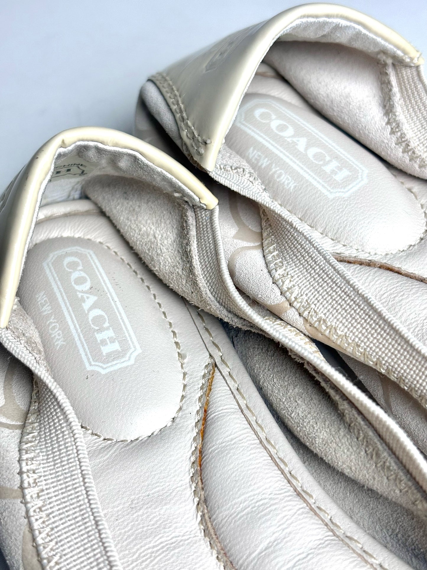 W Shoe Size 5.5 Coach Cream Canvas Patent Leather Trim Women's Pre-owned Flats