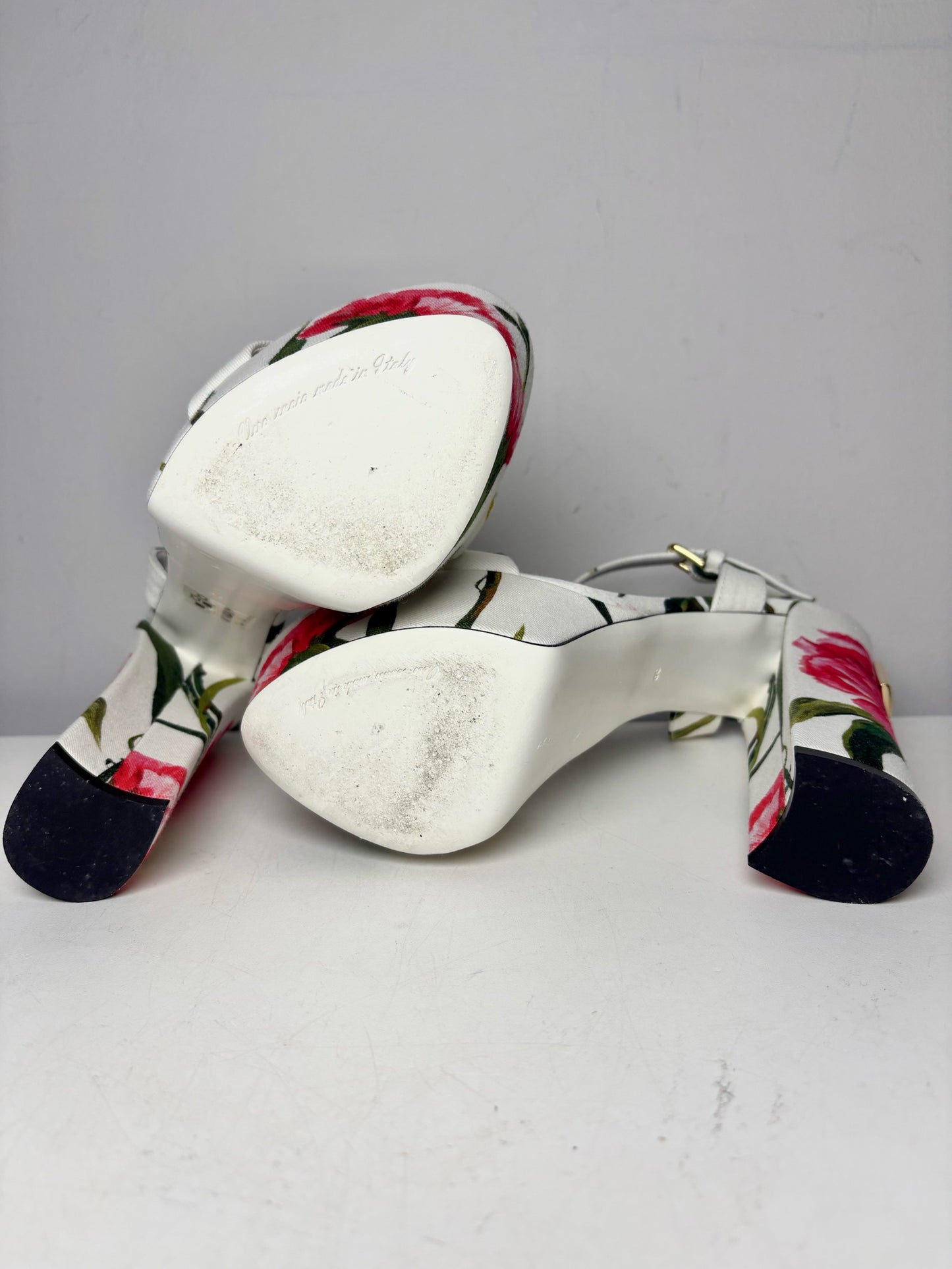 W Shoe Size 39 (8.5 - 9 US) Dolce & Gabbana White Fabric Pre-owned Heels