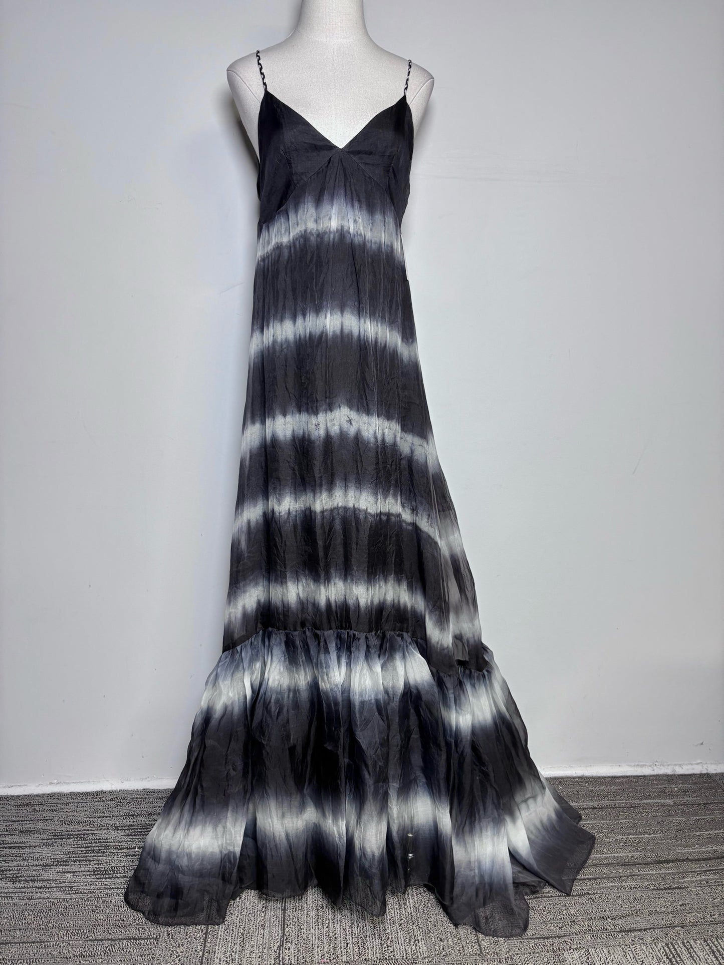Women Size 2 Diane Von Furstenberg Black/White Tie-dyed 100% Silk Dress