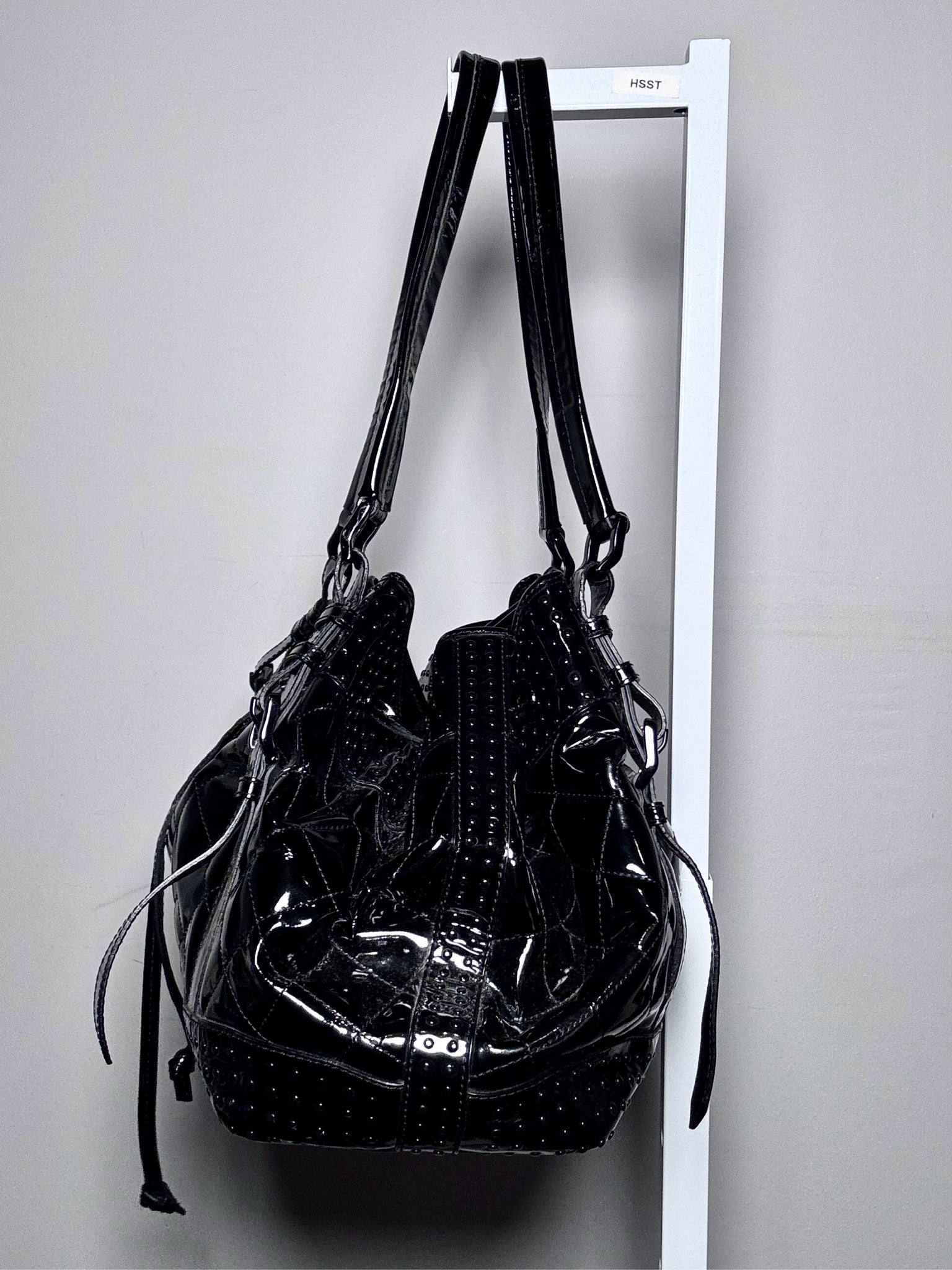 バッグ BURBERRY Patent Leather Quilted Shoulder Burberry Lowry Tote Quilted Patent Leather Pre-owned Black Large