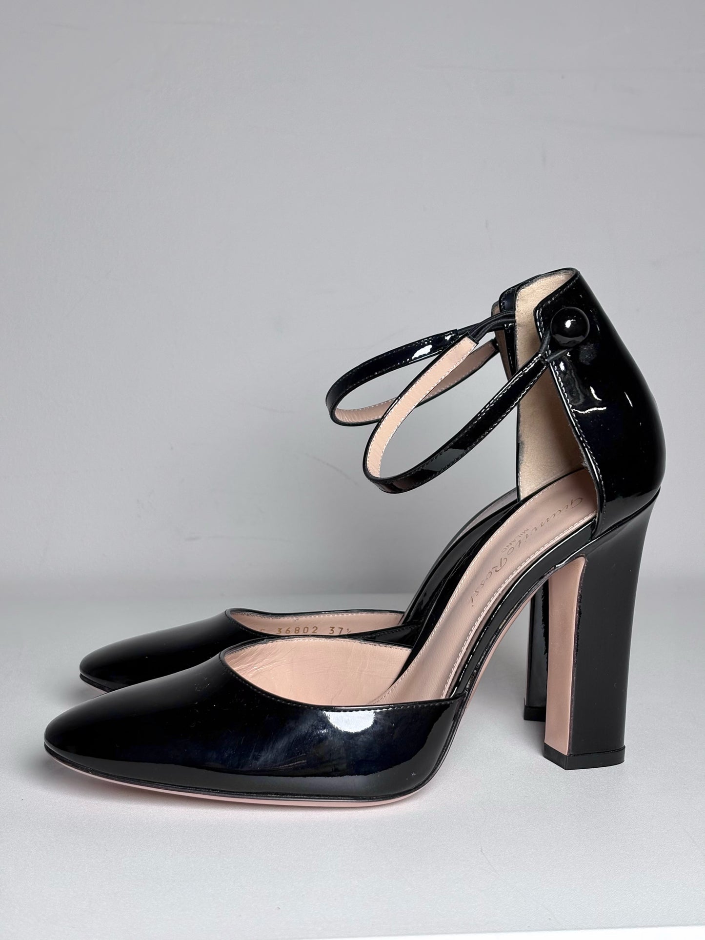 W Shoe Size 37.5 (7 US) Gianvito Rossi Black Leather Patent Pre-owned, NWT Heels