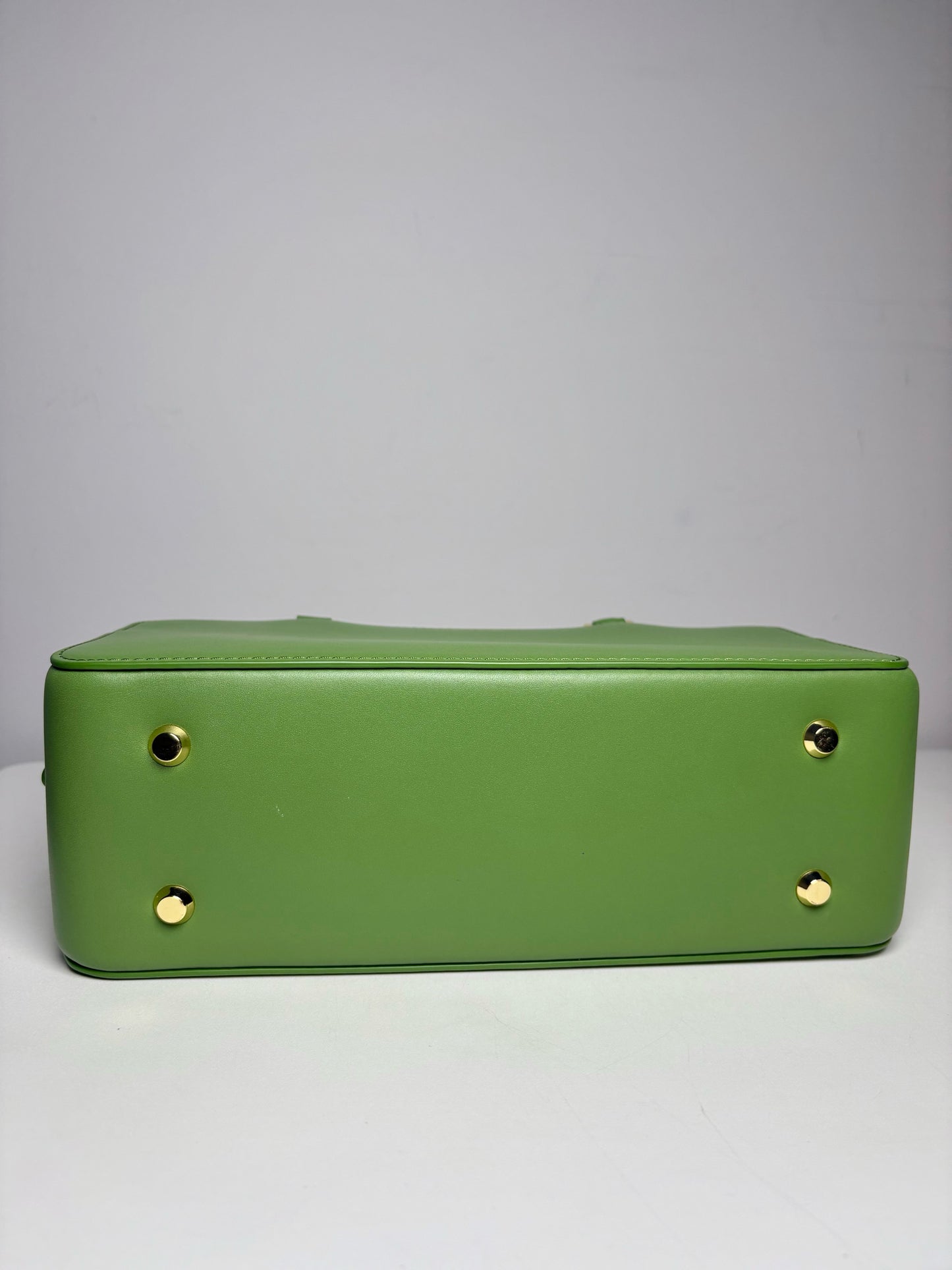 Veronica Beard Boxy Shoulder Leather Pre-owned, NWOT Lemongrass Green Bag
