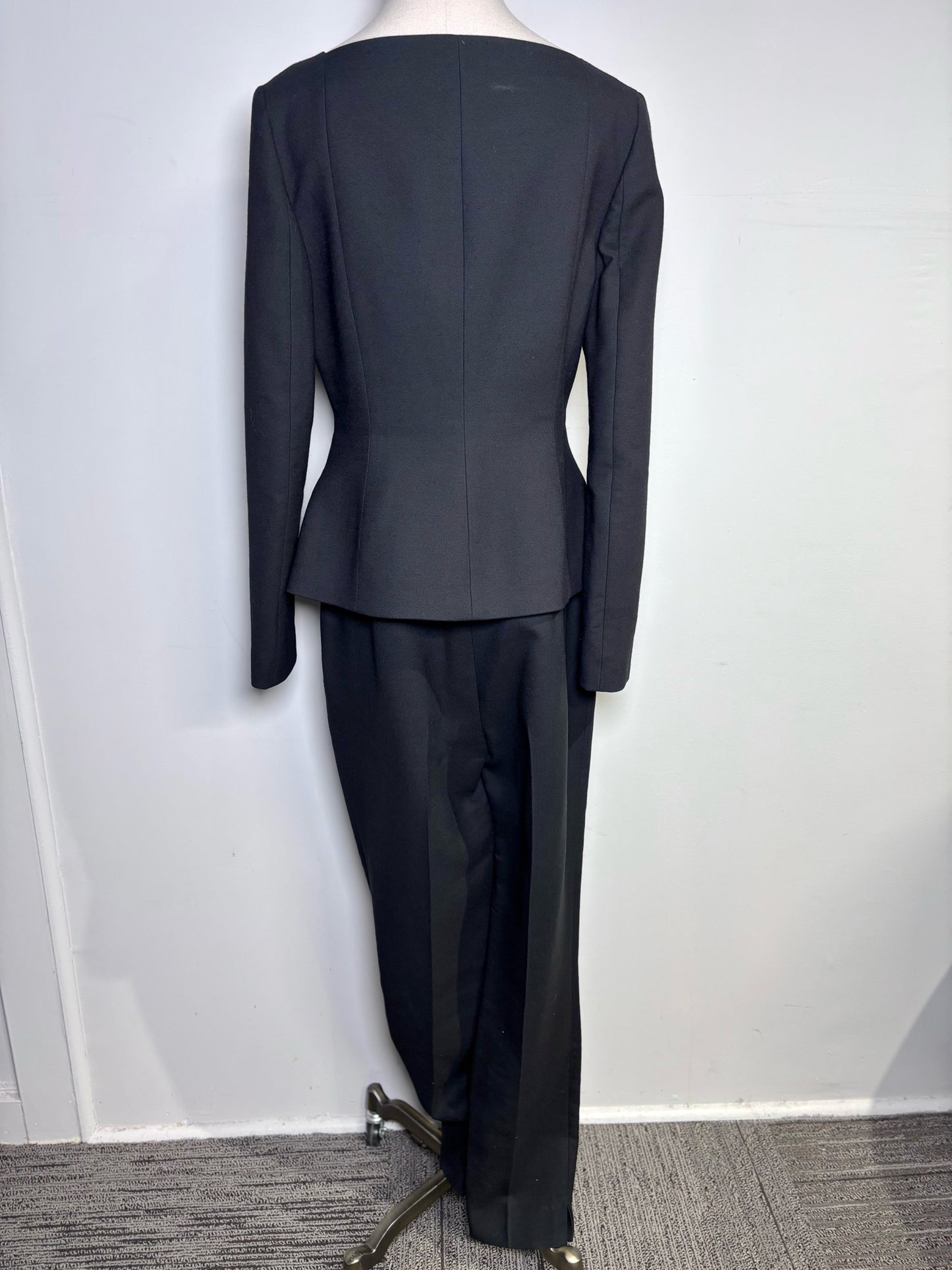 Women Size 8 Ralph Lauren Purple Label Black Solid Pre-owned Wool Suit