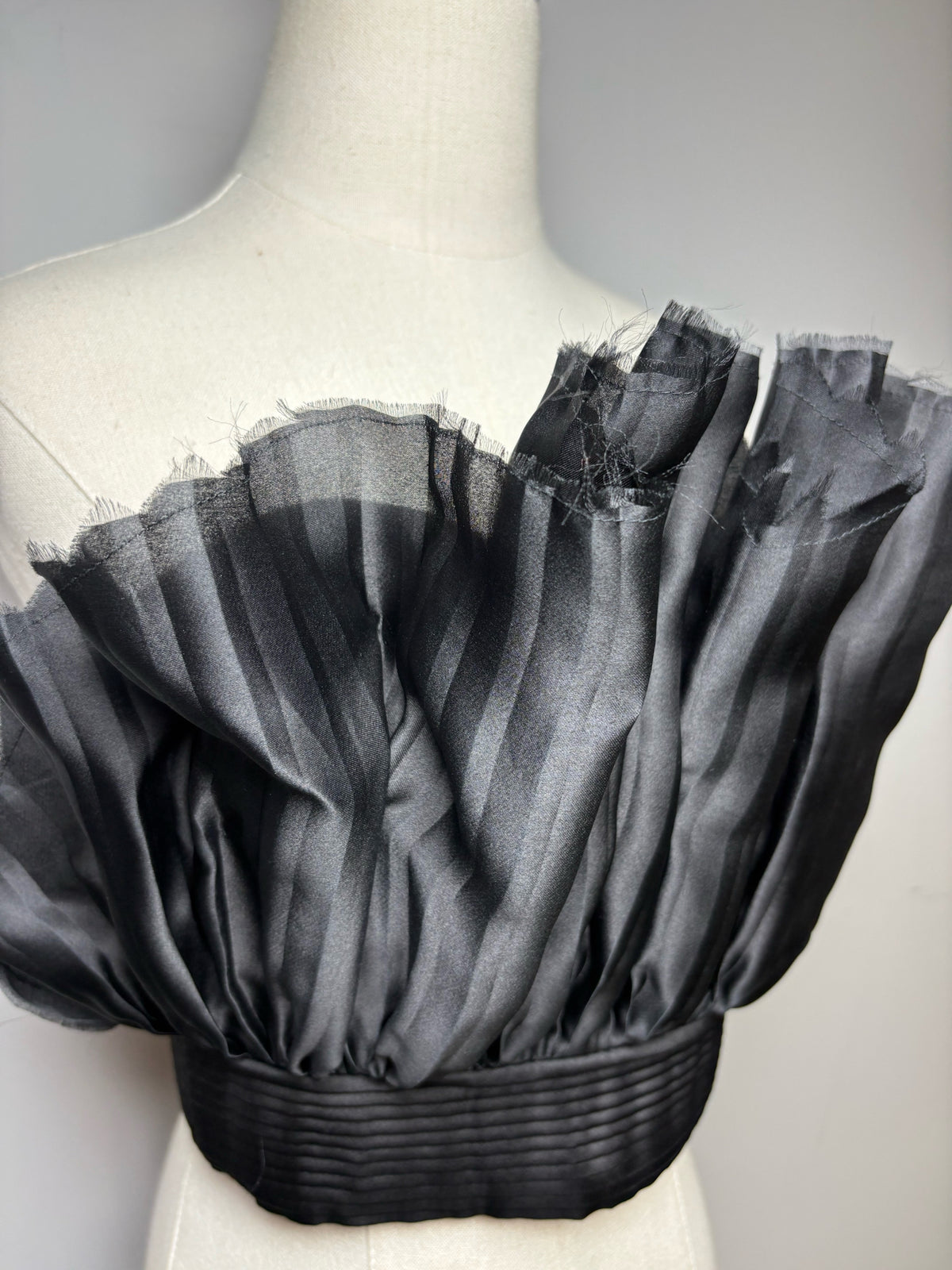Women's Size 4 Andres Otalora Black Pleated Pure Silk Pre-Owned Strapless Crop Top