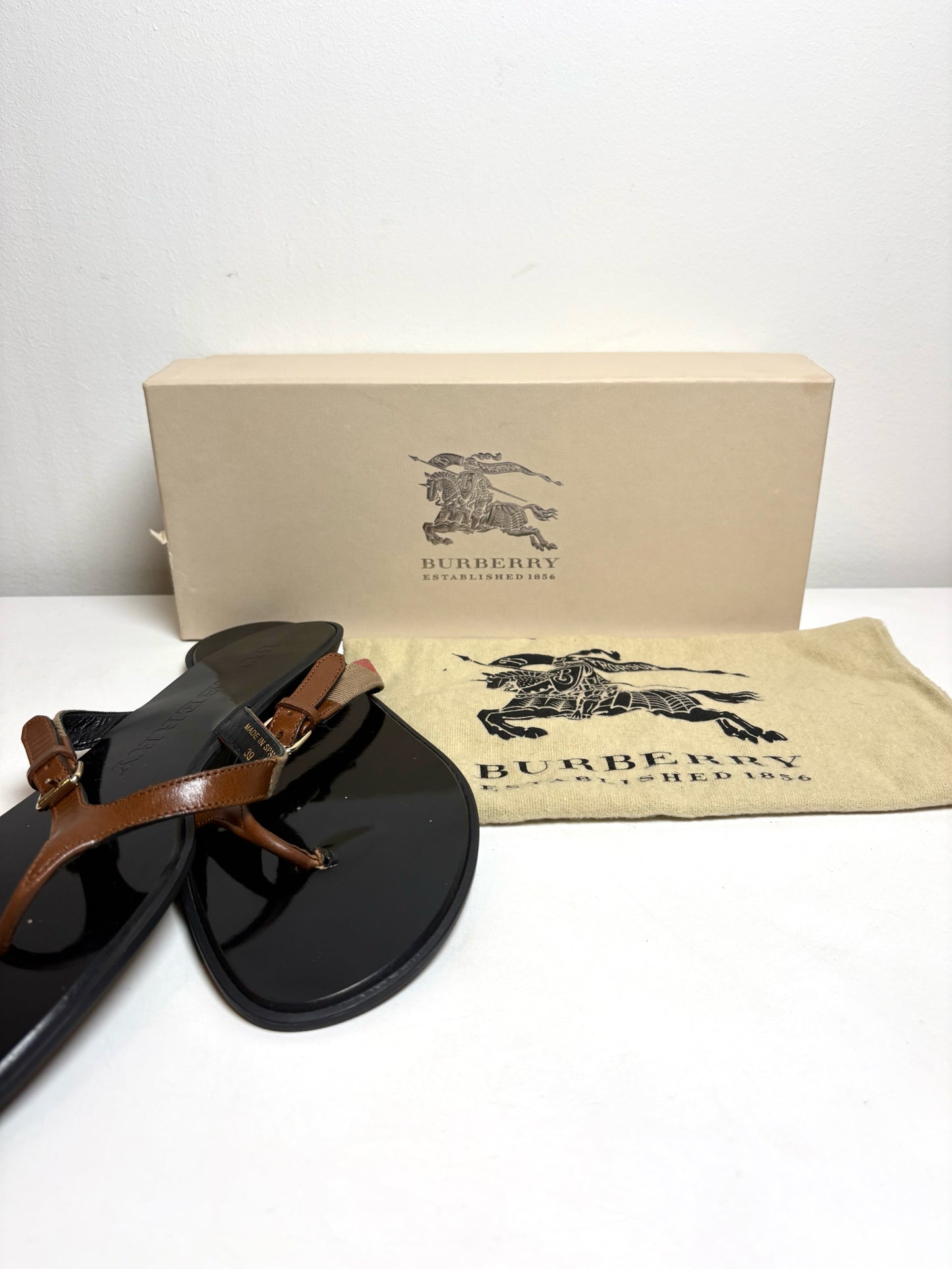 W Shoe Size 39 (9) Burberry Black Women's Sandals