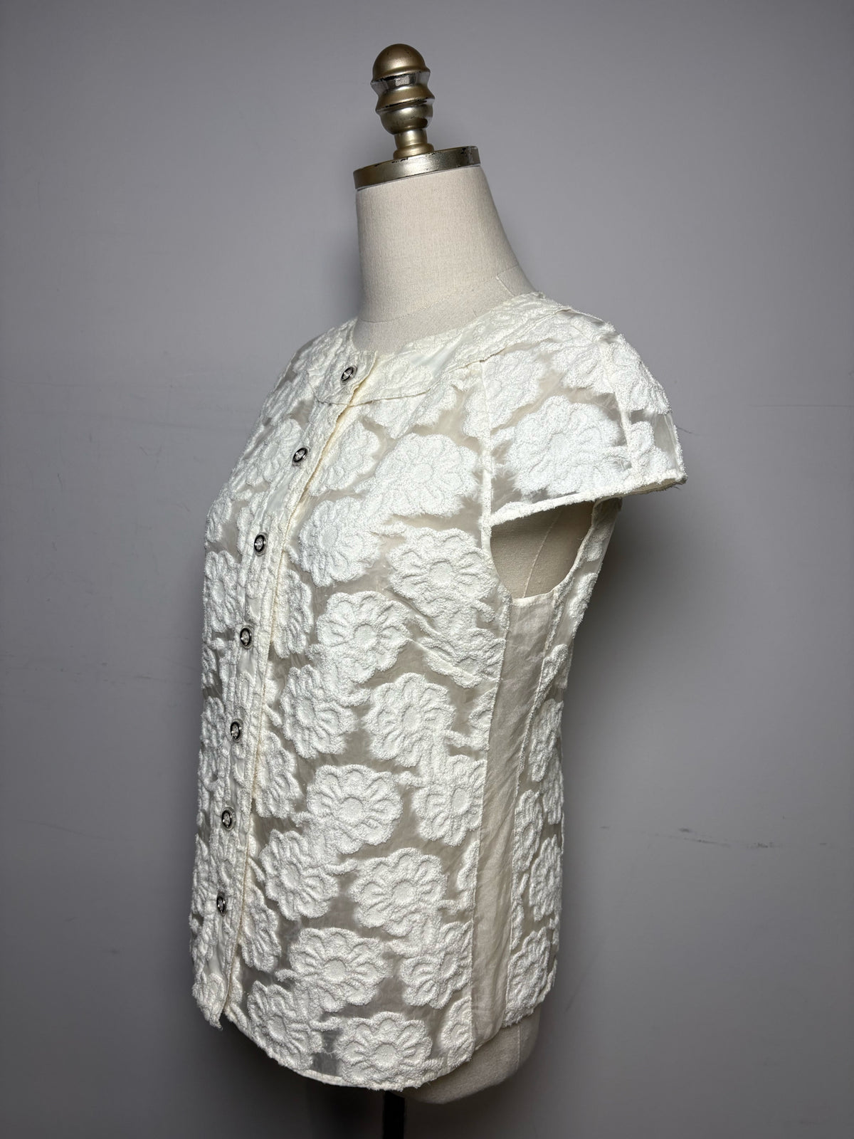 Women's Authentic Chanel 2009 Cruise Runway Ecru Flocked Camellia Semi-Sheer Pre-Owned Top