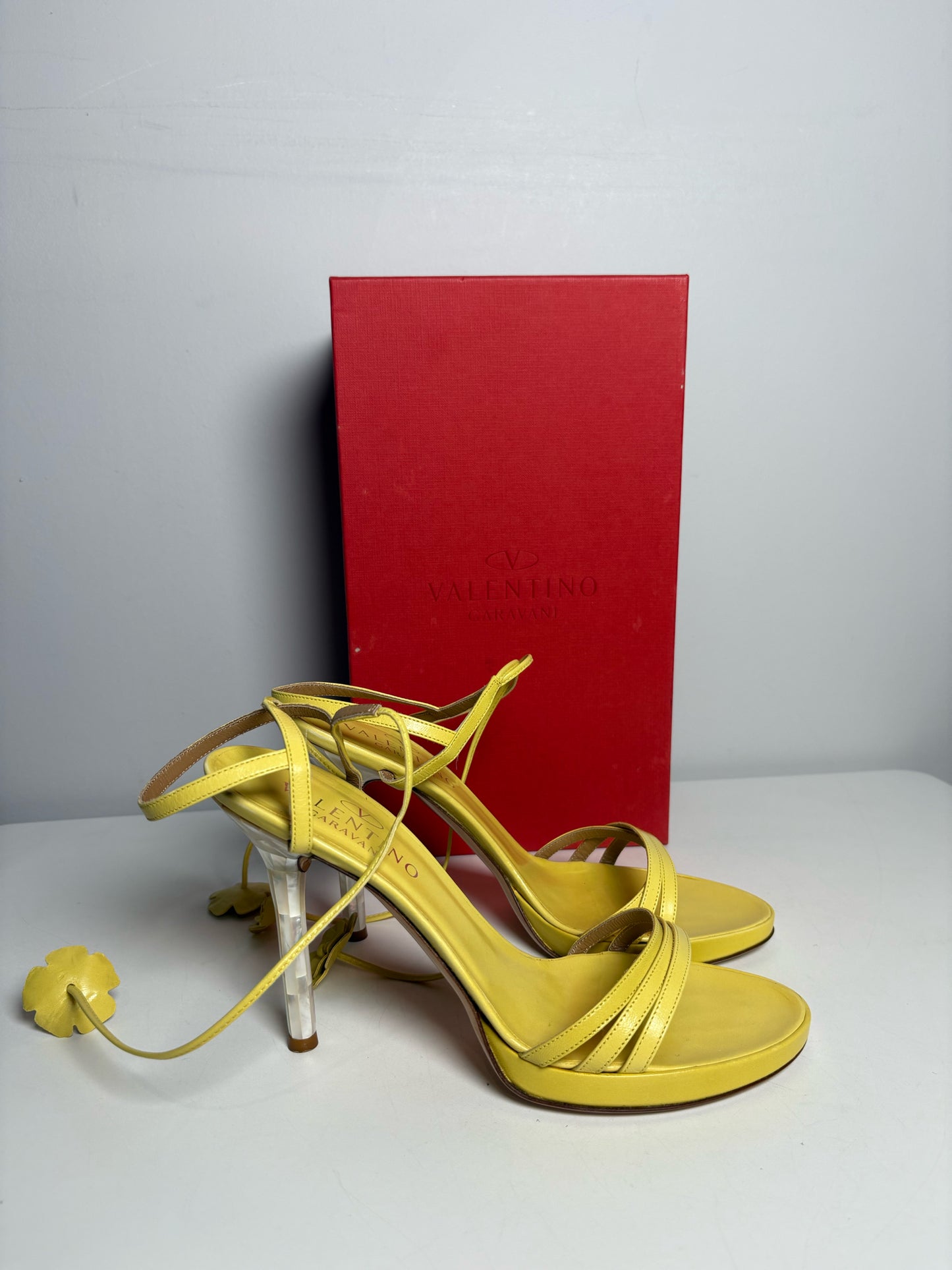 W Shoe Size 38.5 (7.5 US) Valentino Yellow Leather Floral Ankle Strap Heels