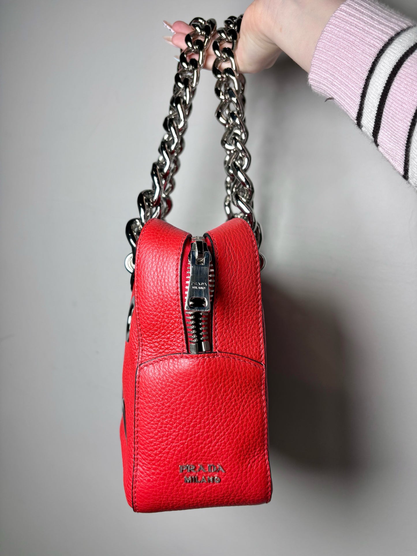 Women's Prada Vitello Daina Silver Grommets Leather Pre-owned Red Bag