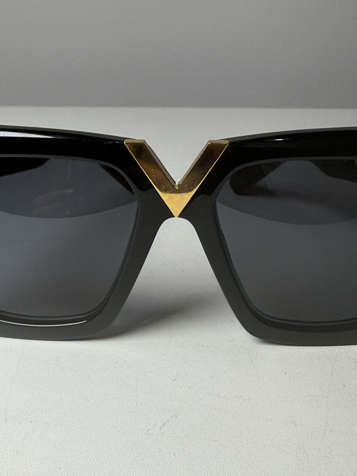 Valentino Garavani V Gold II Sunglasses Women's Pre-owned Black Acetate