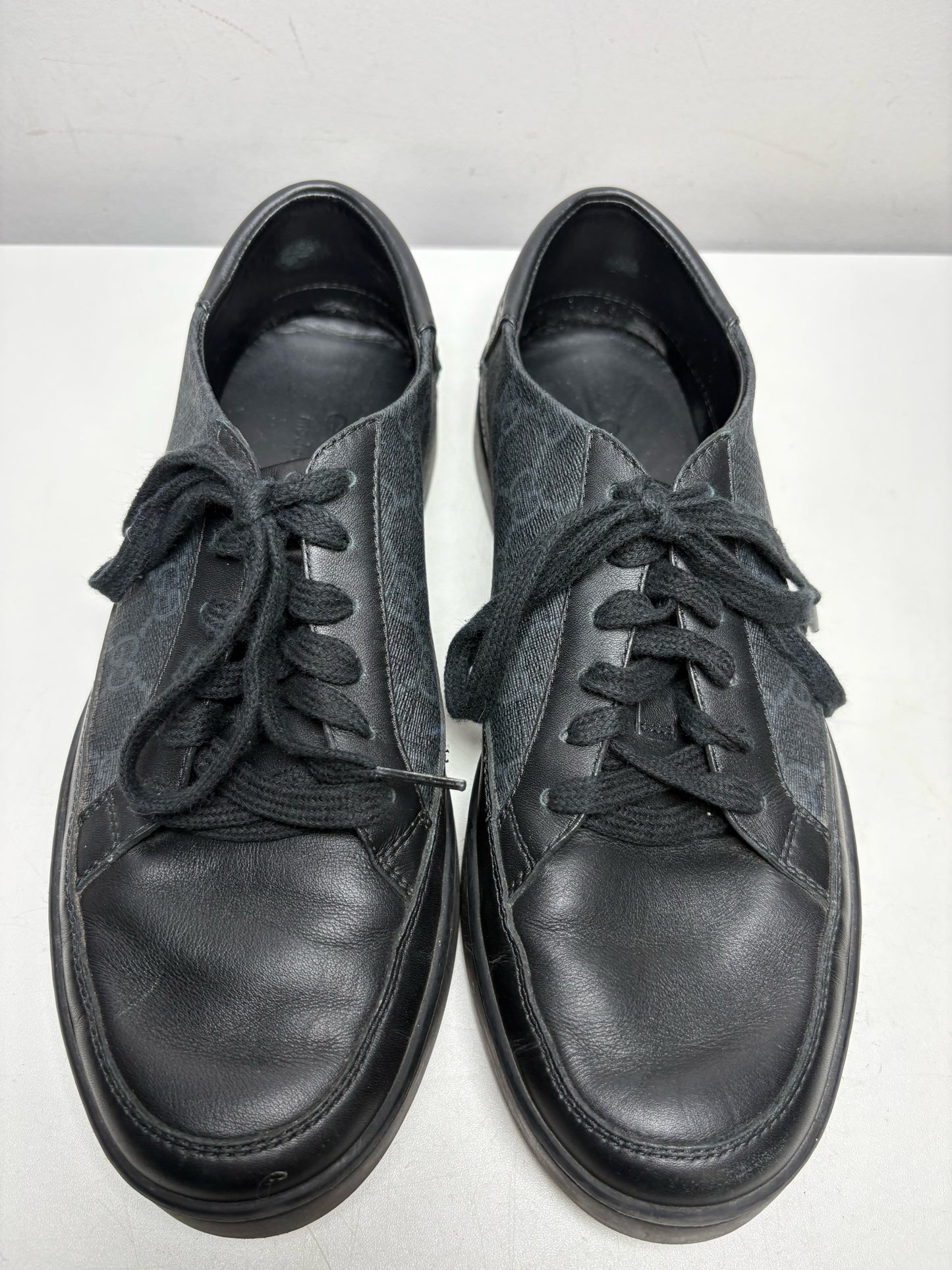 Men's Size 6.5 Authentic Gucci GG Canvas Low Grey & Black Monogram Pre-Owned Sneakers