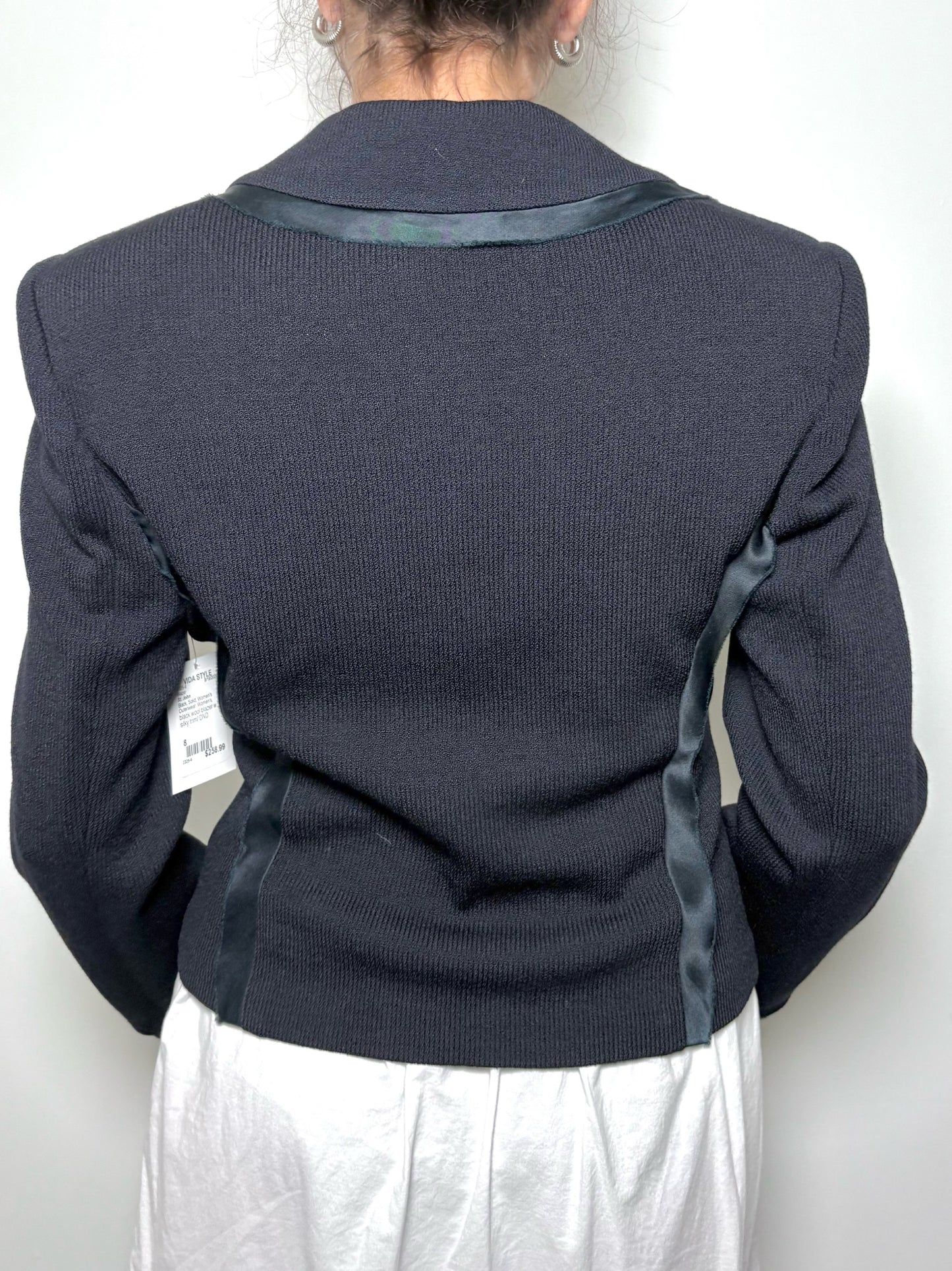 Women Size 8 St. John Black Solid Blazer