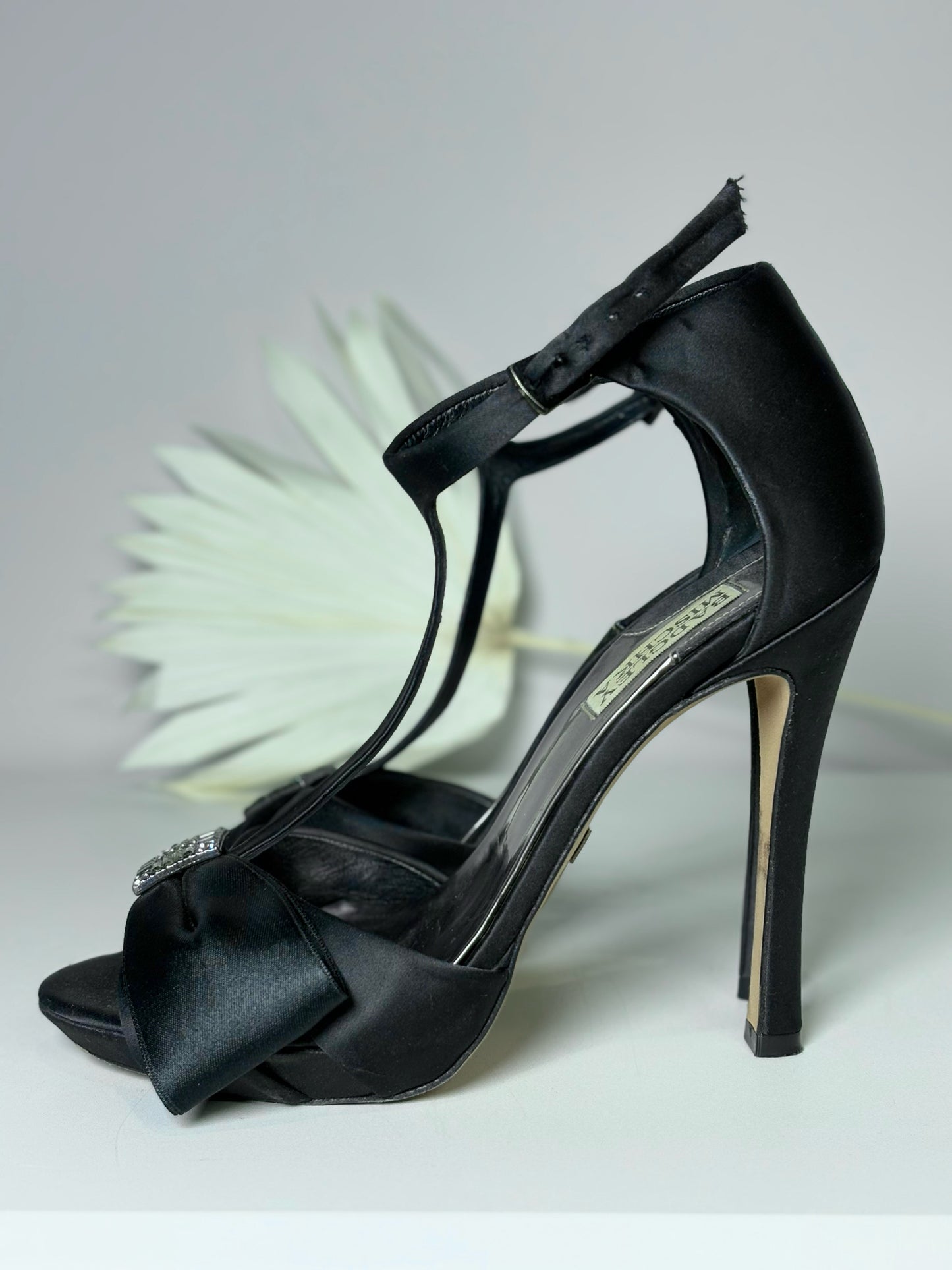 W Shoe Size 8 Badgley Mischka Black Satin Heels