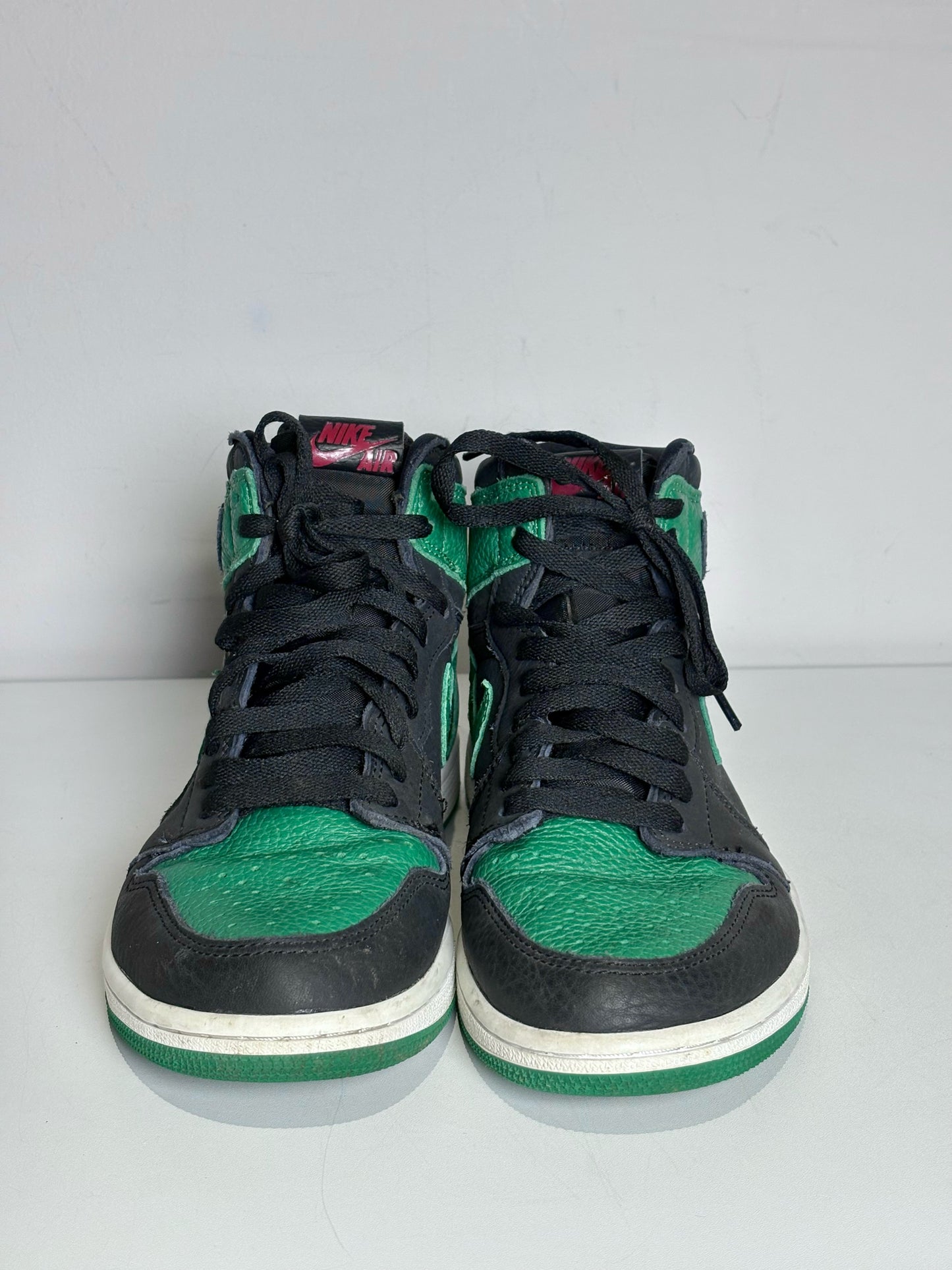 W Shoe Size 8 Nike Pine Green, Black Leather Women's Pre-owned Sneakers