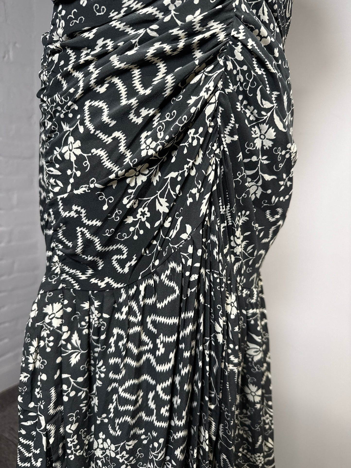 Women Size 40 (8 US-Runs Small) Isabel Marant Green-Black Floral Print MidiDress
