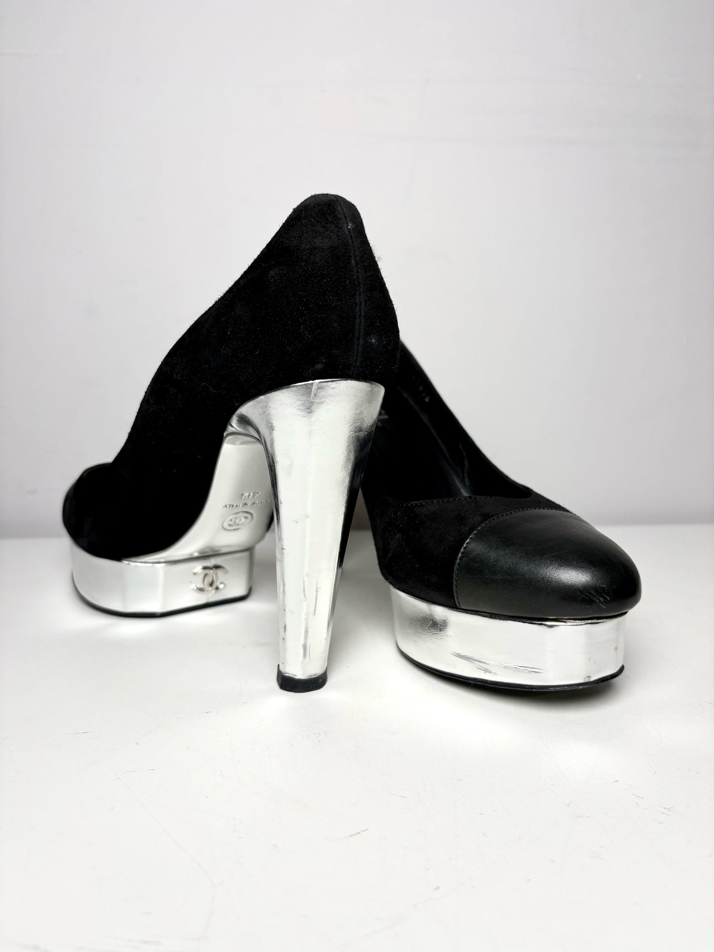 W Shoe Size 41.5 Chanel Black, Silver Leather Suede Pre-owned Heels