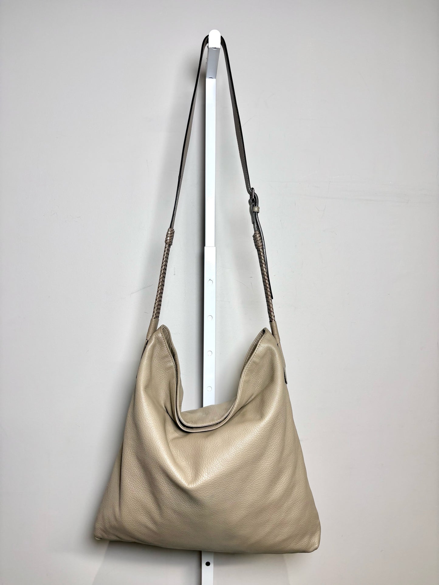 Gucci Taupe Leather Pebble Leather Men's Messenger Pre-owned Bag