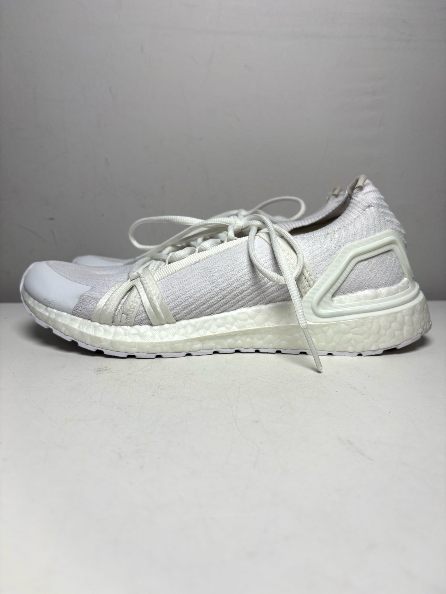 Women's Shoe Size 9.5 Adidas x Stella McCartney Ultraboost DNA White Pre-Owned Sneakers