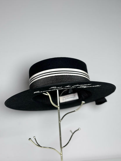 Chapeau d' O 100% Wool French Script Pour Les Femmes Rare, Vintage Pre-owned Black Hat