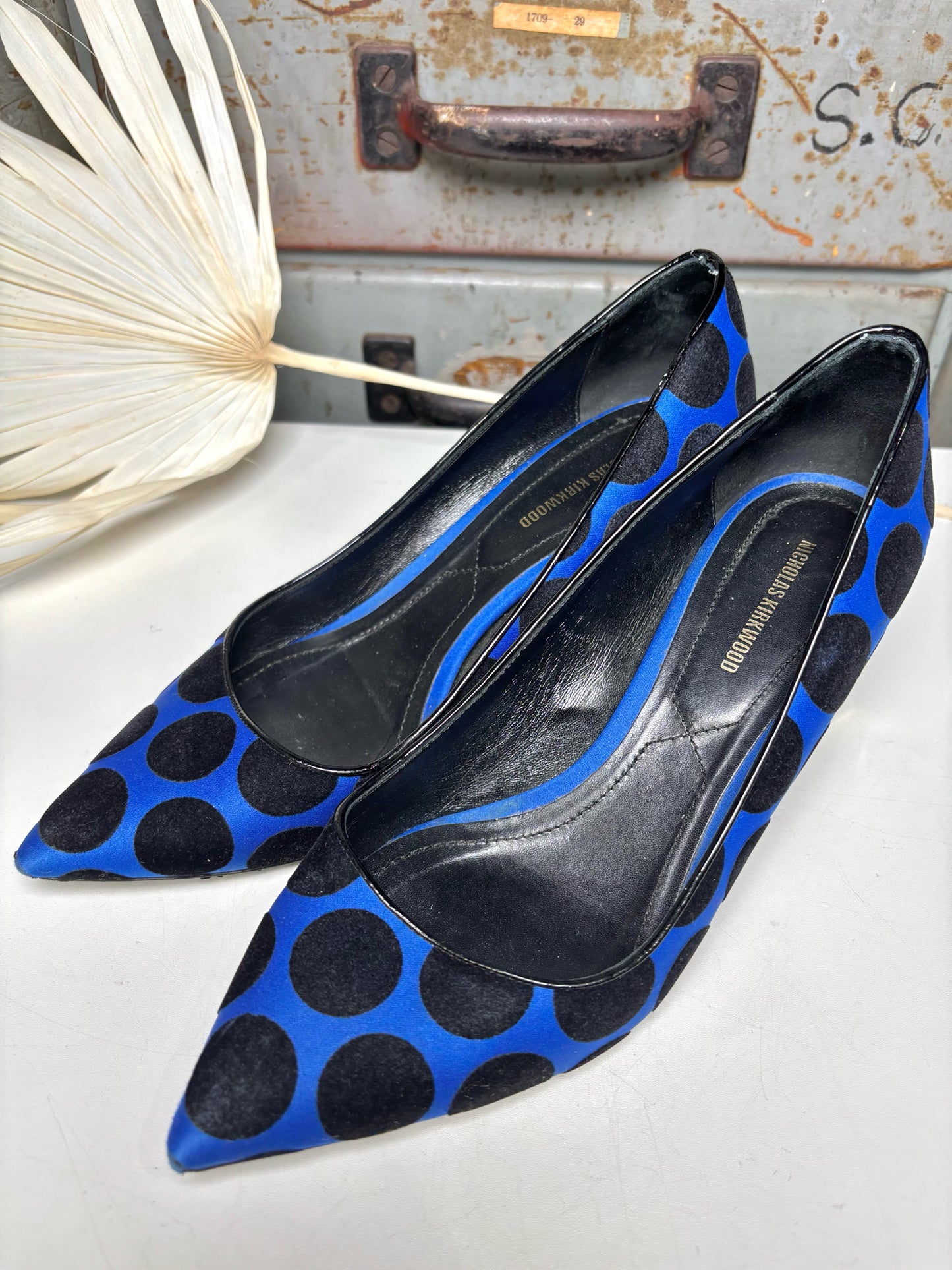 W Shoe Size 38.5 Nicholas Kirkwood Blue, Black Heels
