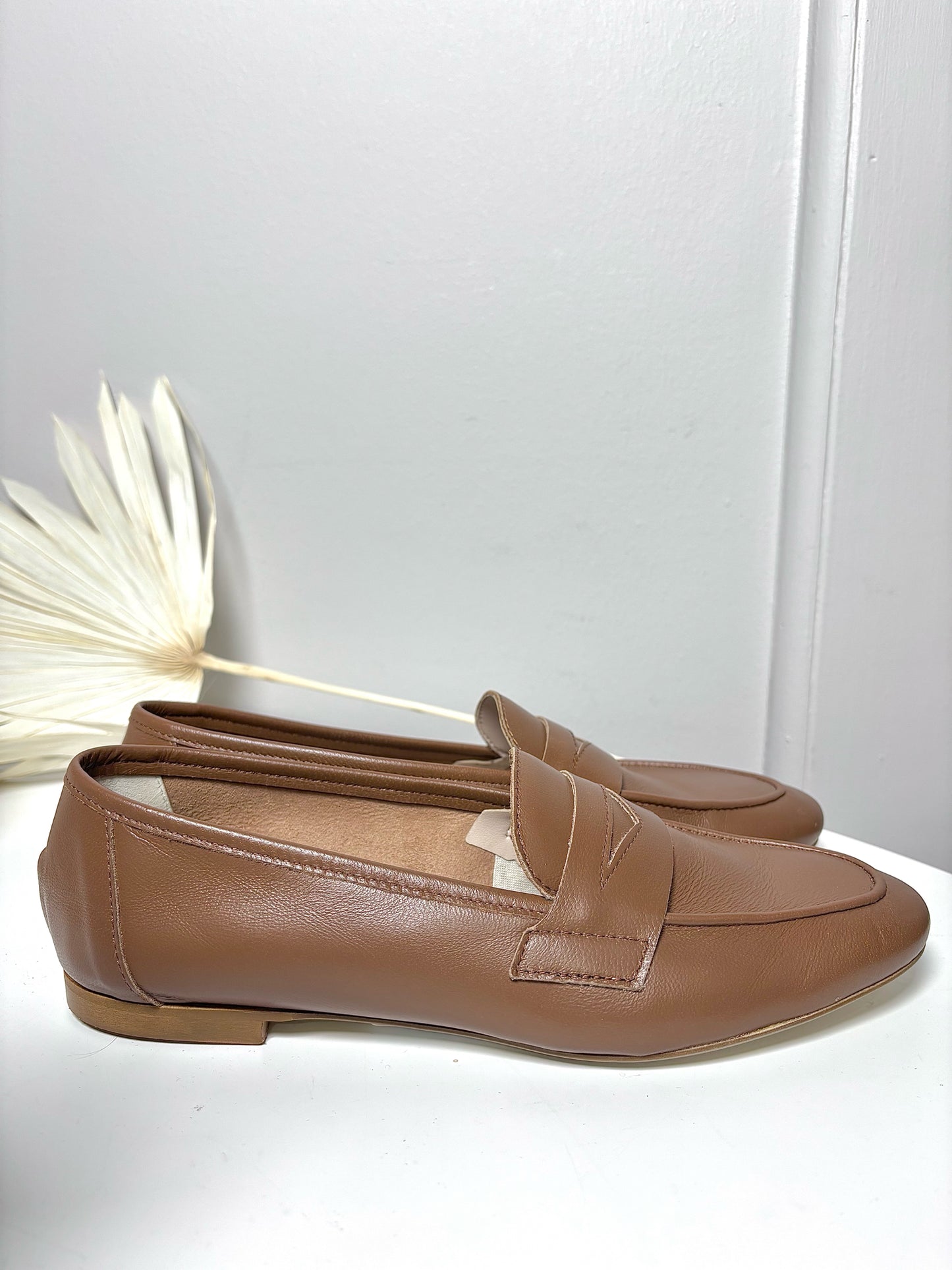 W Shoe Size 39 (8.5 US) Michele Lopriore Camel Leather Paola Loafers