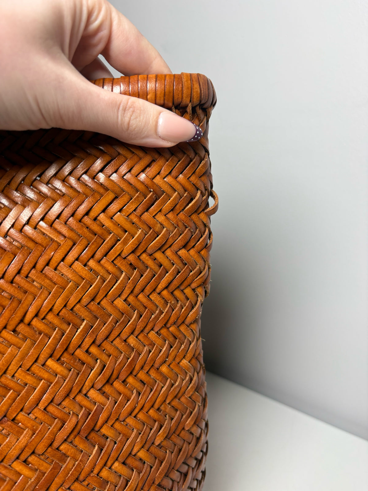 Women's Dragon Diffusion Tan Handwoven Leather NS Diagonal Pre-Owned Basket Tote Bag