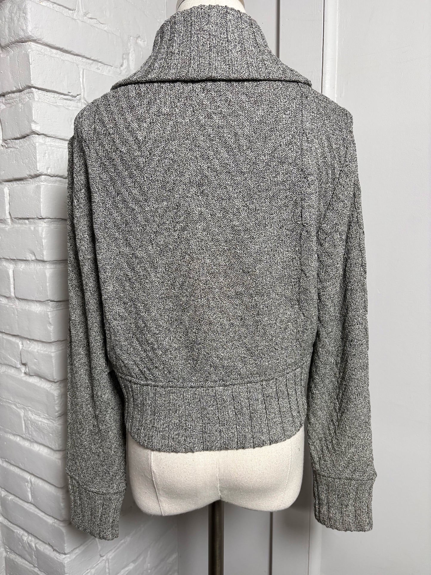 Women Size 6 St. John by Marie Gray Gray Solid Top