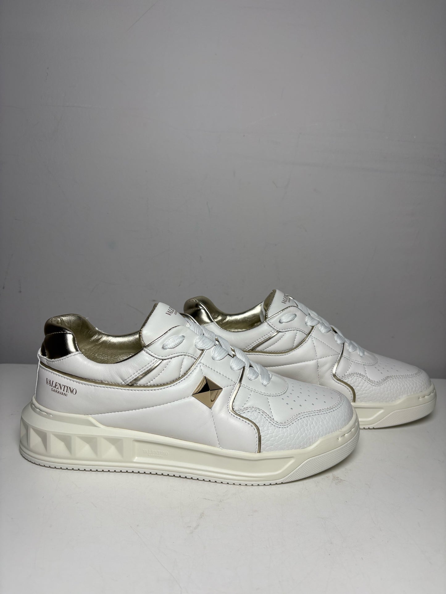 Women's Sz 40 Valentino Garavani One Stud White Platinum Pre-owned Sneakers