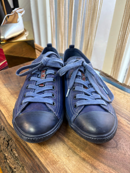 W Shoe Size 40 (10, US) Prada Blue Leather Low Top Sneakers