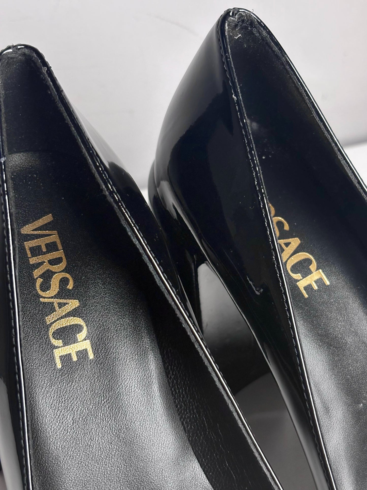 W Shoe Size 38 (8 US) Versace Black Patent Leather Women's Pre-owned Pump
