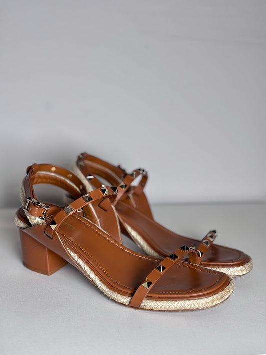 W Shoe Size 38.5 (8.5) Valentino Garavani Brown Rockstud Espadrille Sandals